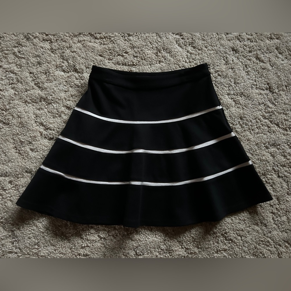 Women’s Club Monaco Black Skirt with White Stripes, size 8